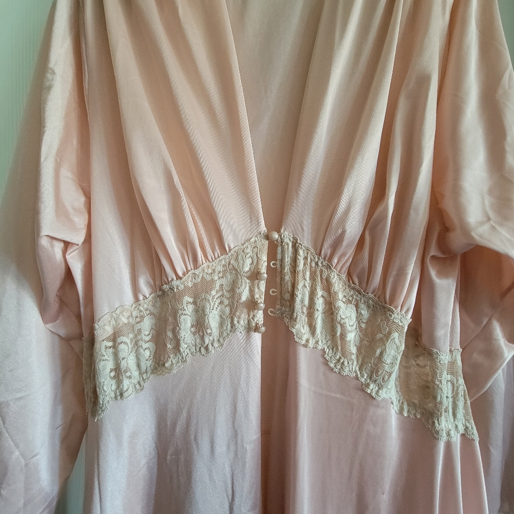 Women's Vintage Robe - Picture 2 of 8